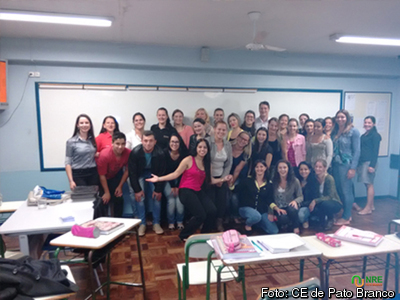 O curso técnico de Recursos Humanos do Colégio Estadual de Pato Branco recebe informações sobre o perfil do profissional de Recursos Humanos.